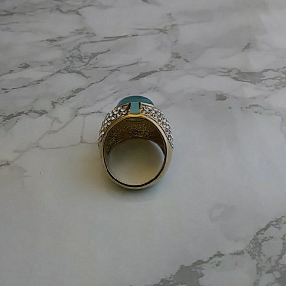 Aqua Crystal Ring *size 6 - Picture 4 of 4